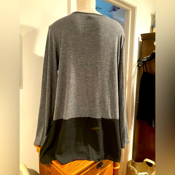 AB STUDIO XL GRAY TOP W/JEWELED NECKLINE. POLY RAYON KNIT W/CHIFFON HI-LOW HEM. - Picture 3 of 5